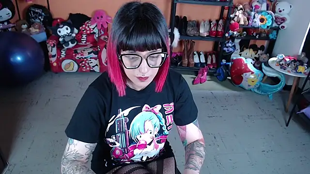 Snapshot of MissMiia2 chatting on 16, 11, 2025 MissMiia2 online show from 16, 11, 2025