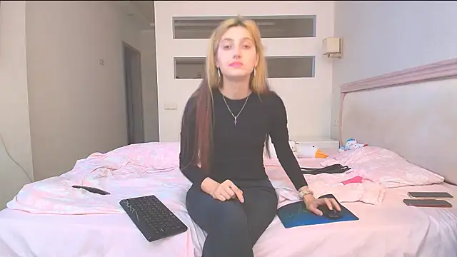 Snapshot of Iren chatting on 9, 10, 2025 Iren online show from 9, 10, 2025