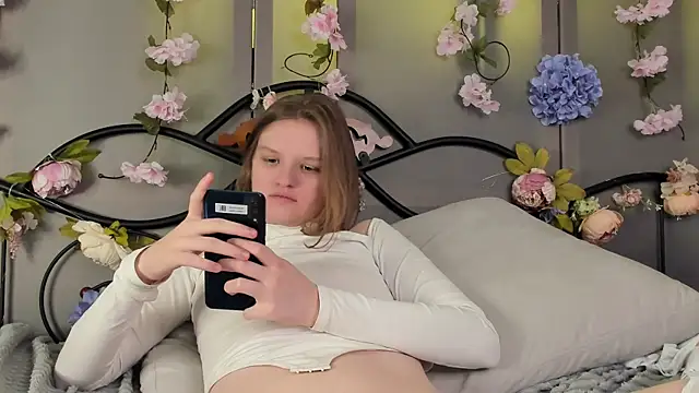 Snapshot of LilianSwall chatting on 1, 12, 2024 LilianSwall online show from 1, 12, 2024