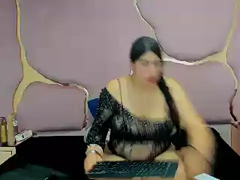 Snapshot of Criistaal_ chatting on 28, 2, 2025 Criistaal  online show from 28, 2, 2025