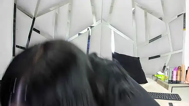 Criistaal  online show from 3, 2, 2026