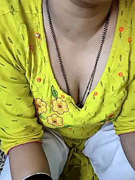 Snapshot of kaveerpooja947 chatting on 31, 10, 2025 kaveerpooja947 online show from 31, 10, 2025