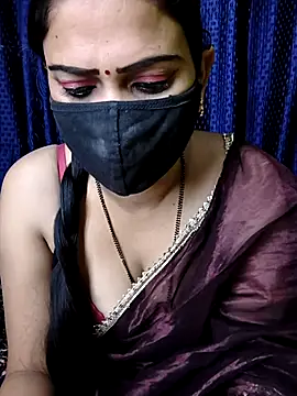 Snapshot of kaveerpooja947 chatting on 13, 11, 2025 kaveerpooja947 online show from 13, 11, 2025