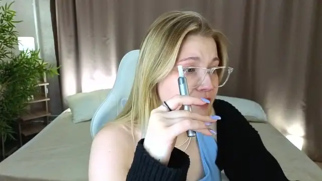 Snapshot of Colleen_Blake chatting on 18, 4, 2026 Colleen Blake online show from 18, 4, 2026