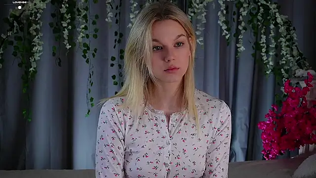 Snapshot of EdlinAlliston chatting on 11, 10, 2025 EdlinAlliston online show from 11, 10, 2025