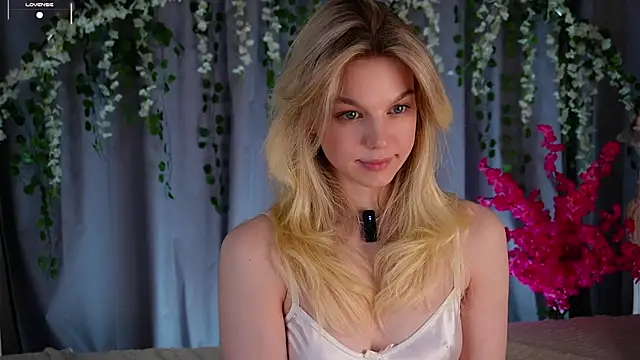 Snapshot of EdlinAlliston chatting on 19, 10, 2025 EdlinAlliston online show from 19, 10, 2025