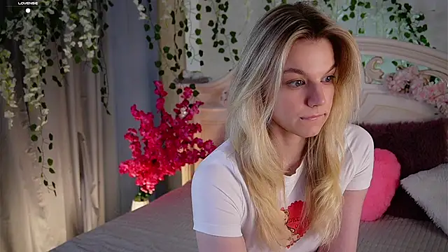 Snapshot of EdlinAlliston chatting on 20, 10, 2025 EdlinAlliston online show from 20, 10, 2025