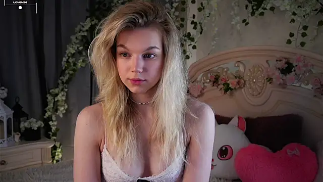 Snapshot of EdlinAlliston chatting on 3, 11, 2025 EdlinAlliston online show from 3, 11, 2025