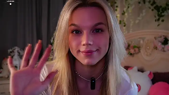 Snapshot of EdlinAlliston chatting on 5, 11, 2025 EdlinAlliston online show from 5, 11, 2025