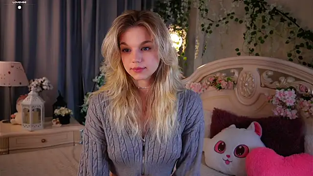 Snapshot of EdlinAlliston chatting on 10, 11, 2025 EdlinAlliston online show from 10, 11, 2025