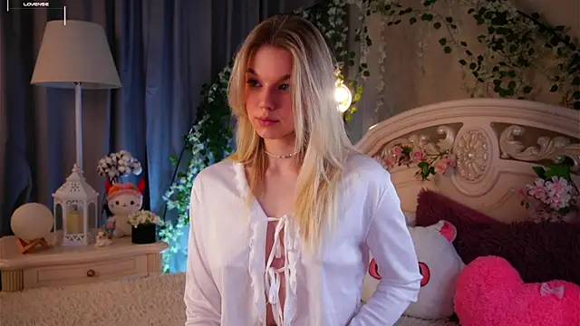 Snapshot of EdlinAlliston chatting on 21, 11, 2025 EdlinAlliston online show from 21, 11, 2025