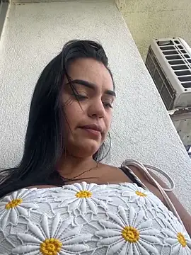 Snapshot of Sara-77 chatting on 4, 12, 2025 Sara-77 online show from 4, 12, 2025