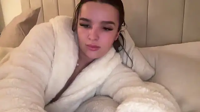 Snapshot of maisiesmithx chatting on 1, 2, 2025 maisiesmithx online show from 1, 2, 2025