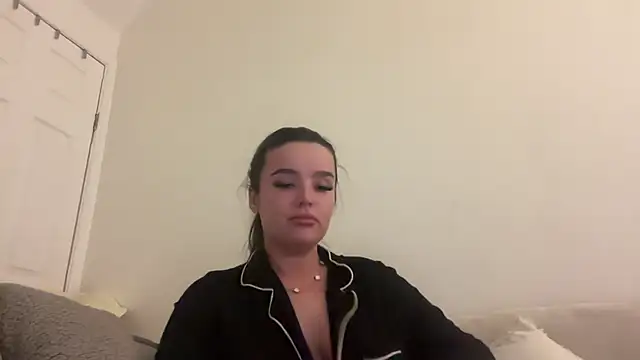 Snapshot of maisiesmithx chatting on 2, 2, 2025 maisiesmithx online show from 2, 2, 2025