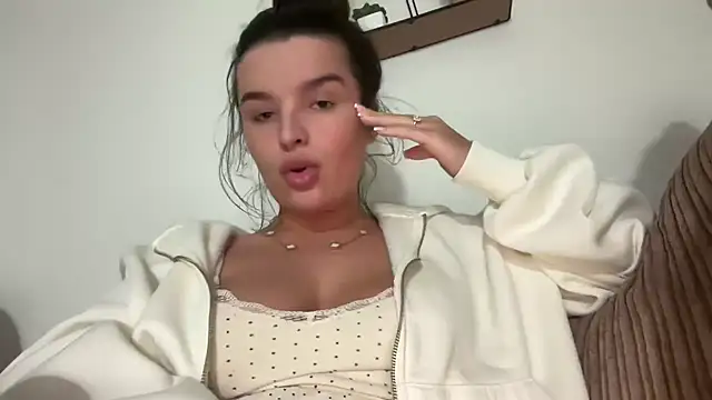 Snapshot of maisiesmithx chatting on 5, 2, 2025 maisiesmithx online show from 5, 2, 2025