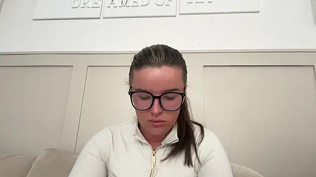 Snapshot of maisiesmithx chatting on 9, 9, 2025 maisiesmithx online show from 9, 9, 2025