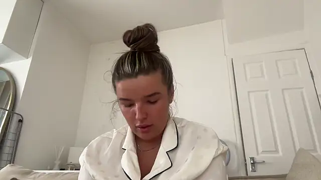 Snapshot of maisiesmithx chatting on 18, 9, 2025 maisiesmithx online show from 18, 9, 2025