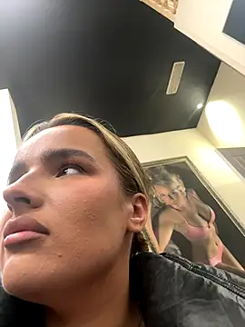 Snapshot of maisiesmithx chatting on 12, 10, 2025 maisiesmithx online show from 12, 10, 2025