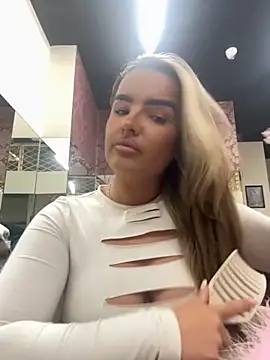 Snapshot of maisiesmithx chatting on 19, 10, 2025 maisiesmithx online show from 19, 10, 2025