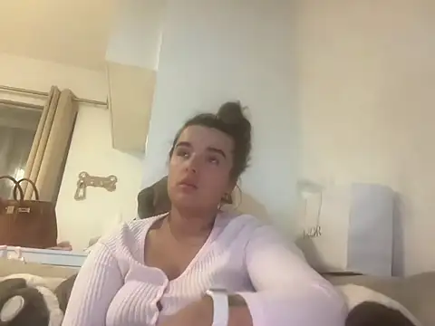 Snapshot of maisiesmithx chatting on 19, 10, 2025 maisiesmithx online show from 19, 10, 2025