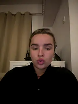 Snapshot of maisiesmithx chatting on 26, 10, 2025 maisiesmithx online show from 26, 10, 2025