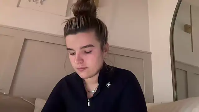 Snapshot of maisiesmithx chatting on 21, 11, 2025 maisiesmithx online show from 21, 11, 2025