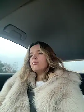 Snapshot of maisiesmithx chatting on 16, 12, 2025 maisiesmithx online show from 16, 12, 2025