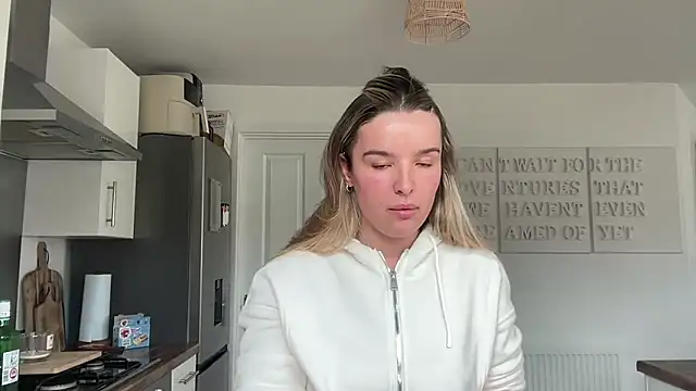 maisiesmithx online show from 17, 4, 2026