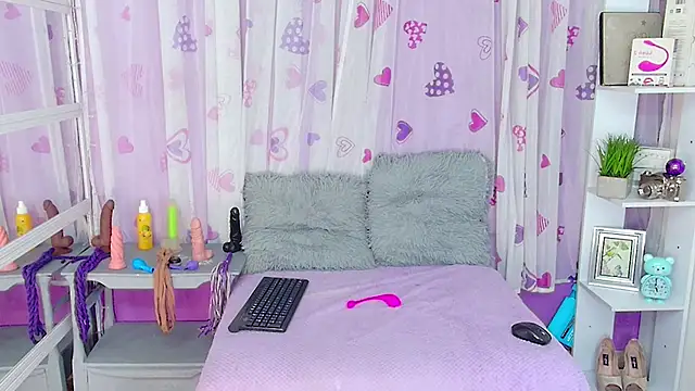 Snapshot of DevoniCollins chatting on 7, 2, 2025 DevoniCollins online show from 7, 2, 2025