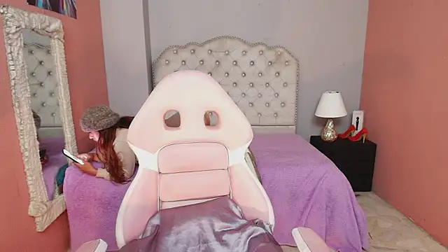 Snapshot of DevoniCollins chatting on 13, 2, 2025 DevoniCollins online show from 13, 2, 2025