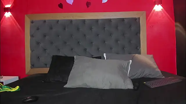 YayaHilton online show from 16, 4, 2026