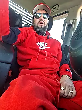 Snapshot of Beardedtattood chatting on 23, 4, 2026 Beardedtattood online show from 23, 4, 2026