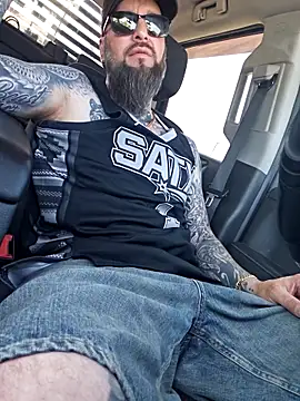 Snapshot of Beardedtattood chatting on 19, 5, 2026 Beardedtattood online show from 19, 5, 2026