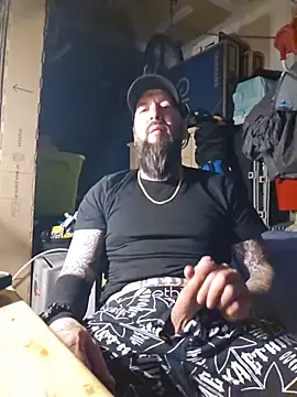 Snapshot of Beardedtattood chatting on 21, 5, 2026 Beardedtattood online show from 21, 5, 2026