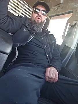Snapshot of Beardedtattood chatting on 26, 5, 2026 Beardedtattood online show from 26, 5, 2026