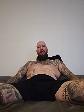 Snapshot of Beardedtattood chatting on 23, 6, 2026 Beardedtattood online show from 23, 6, 2026