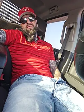 Snapshot of Beardedtattood chatting on 1, 7, 2026 Beardedtattood online show from 1, 7, 2026
