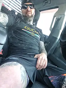 Snapshot of Beardedtattood chatting on 19, 7, 2026 Beardedtattood online show from 19, 7, 2026