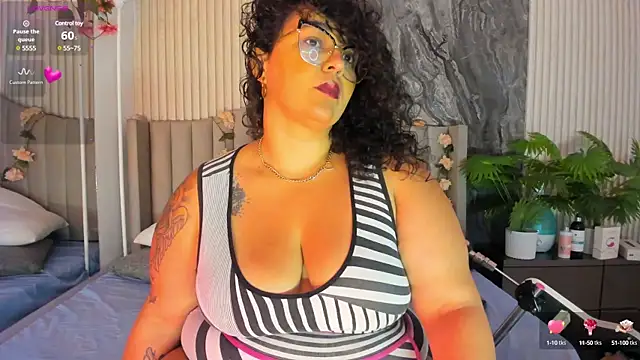 Reginavegaa online show from 4, 3, 2025