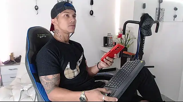 Leonard Price online show from 5, 3, 2025