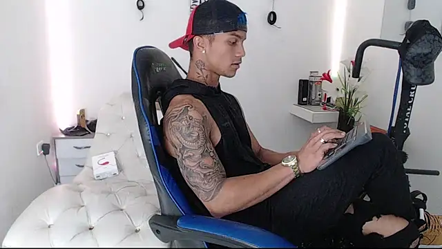 Leonard Price online show from 6, 3, 2025