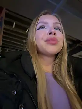 mur girl online show from 2, 1, 2025