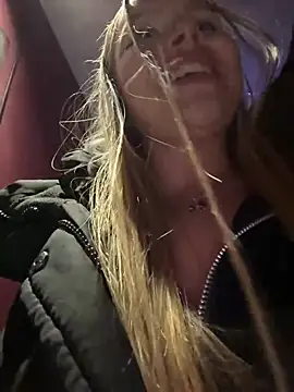 mur girl online show from 15, 2, 2025