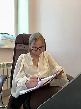 mur girl online show from 20, 2, 2025