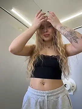 mur girl online show from 11, 4, 2026