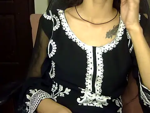 Snapshot of MAAYRA_09 chatting on 11, 1, 2025 MAAYRA 09 online show from 11, 1, 2025