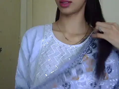 Snapshot of MAAYRA_09 chatting on 30, 4, 2026 MAAYRA 09 online show from 30, 4, 2026