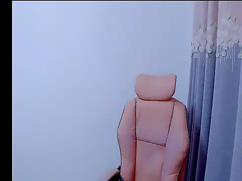 Snapshot of Little-sweet chatting on 12, 10, 2025 Little-sweet online show from 12, 10, 2025