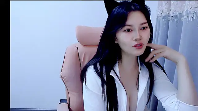 Snapshot of Little-sweet chatting on 19, 10, 2025 Little-sweet online show from 19, 10, 2025