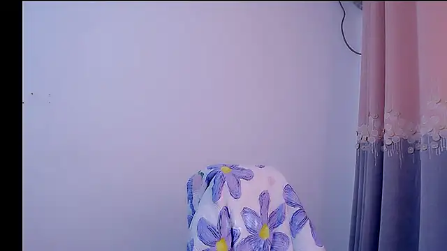 Snapshot of Little-sweet chatting on 20, 11, 2025 Little-sweet online show from 20, 11, 2025